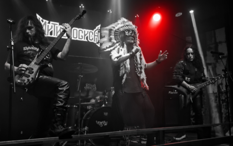 O que ninguém vê por trás de um show de banda autoral